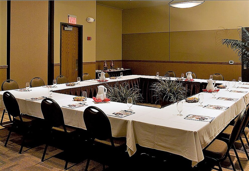 Executive Style Meeting Space at King's Pointe Resort