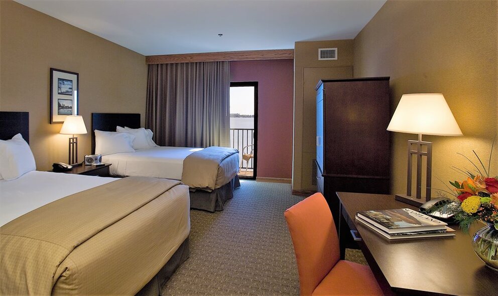 Luxurious Rooms & Suites at King's Pointe Resort