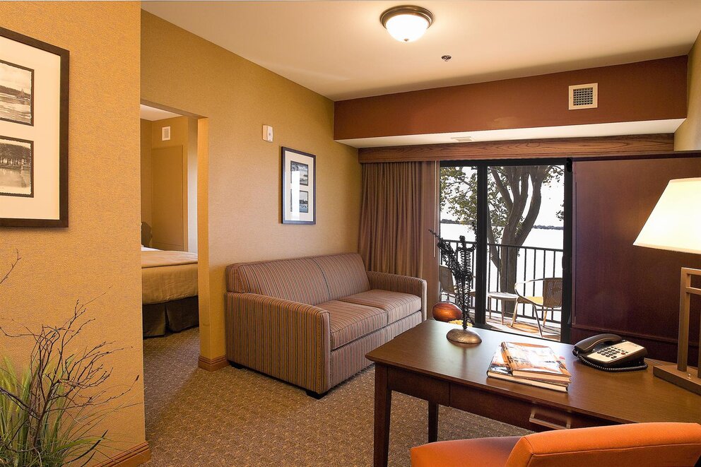 Luxurious Rooms & Suites at King's Pointe Resort
