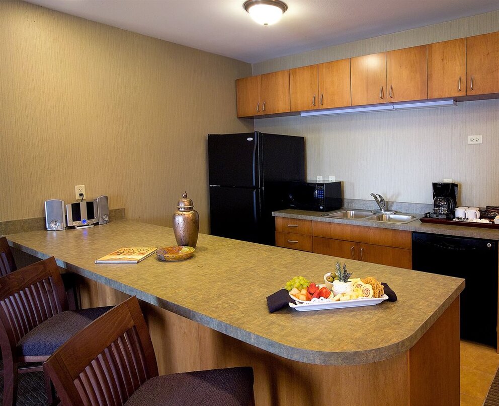 Luxurious Rooms & Suites at King's Pointe Resort