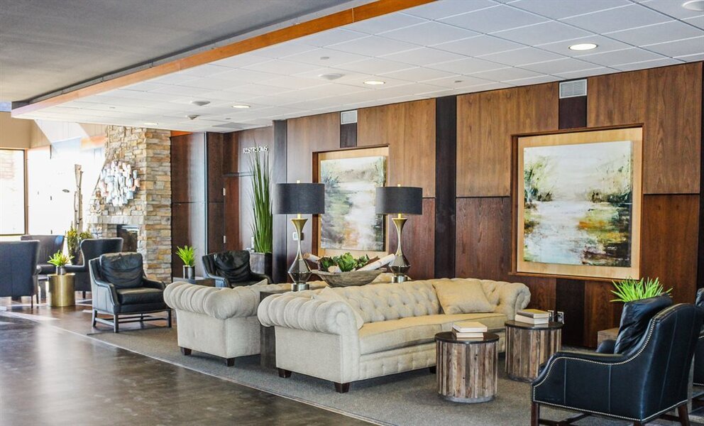 Lounge Area at King's Pointe Resort