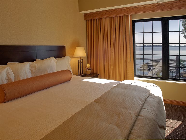 Storm Lake Rooms & Suites Kings Pointe Waterpark Resort